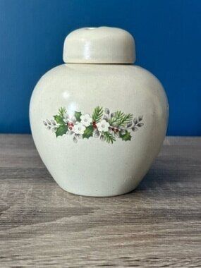 Pfaltzgraff Christmas Heritage Potpourri Jar